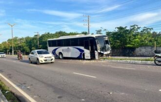 onibus-perde-controle-e-colide