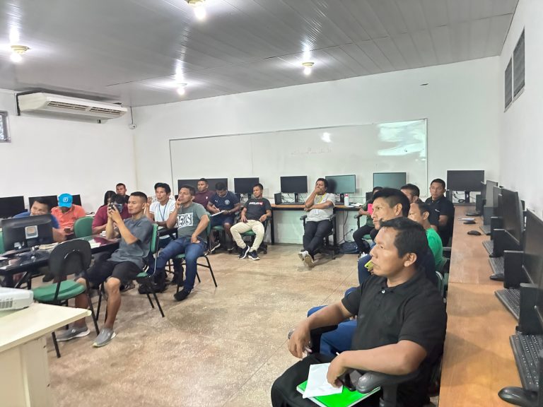 professores-indigenas-recebem-