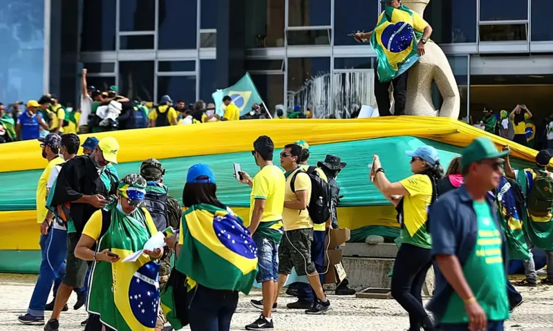 stf-ja-condenou-mais-de-800-re