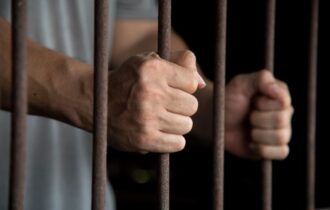 Policial militar atira em pescadores e acaba preso por tentativa de homicídio em Maraã