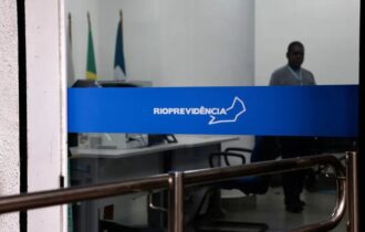 claudio-castro-exonera-preside