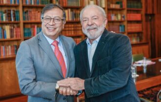 lula-e-petro-conversam-por-tel