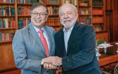 lula-e-petro-conversam-por-tel