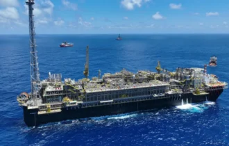 petrobras-coloca-plataforma-p-