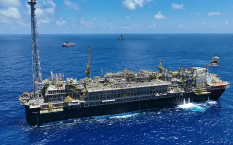petrobras-coloca-plataforma-p-