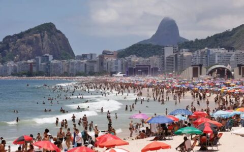 Resgates no mar do RJ passam de mil; veja orientações de segurança