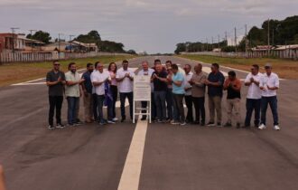 Wilson Lima inaugura pista de pouso reformada em Pauini