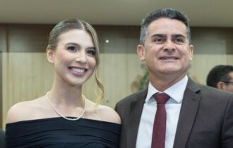 Primeira-dama usa redes sociais para rebater críticas e deixar mensagem às mães