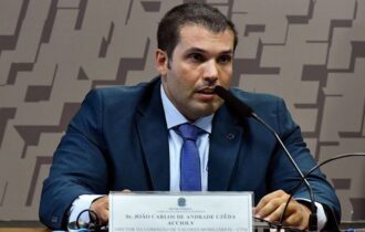 cae-ouve-presidente-interino-d