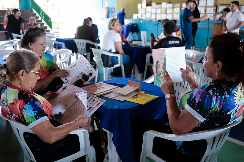 cafe-literario-entrega-kits-de