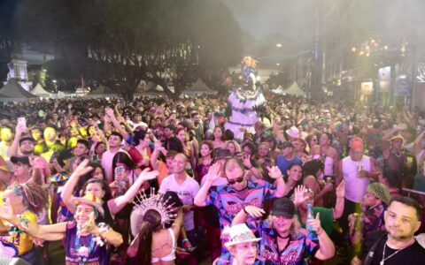 carnaval-de-rua-movimenta-r-15