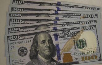 dolar-fecha-a-r-524-com-tensao