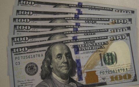 dolar-fecha-a-r-524-com-tensao