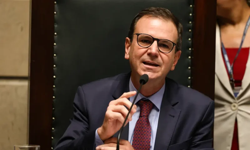 eduardo-paes-anuncia-saida-da-