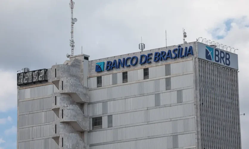 ex-presidente-do-brb-aguarda-p