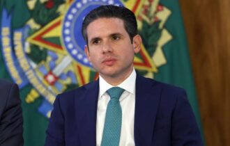 hugo-motta-e-vaiado-em-evento-