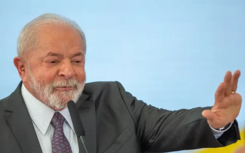 lula-critica-industria-de-ment