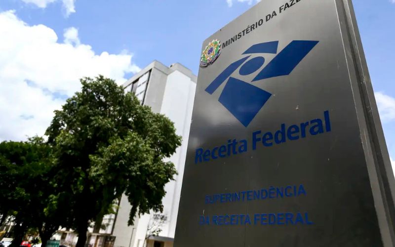receita-exonera-auditor-alvo-d