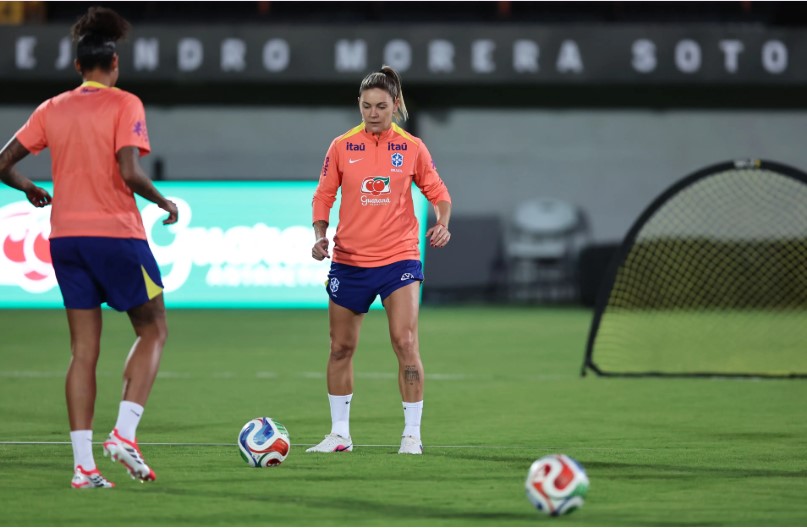 selecao-feminina-treina-pela-1