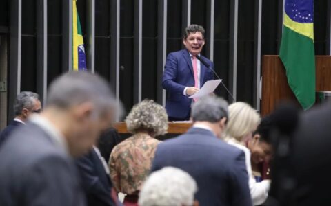 Debate sobre fim da escala 6x1 mobiliza setor industrial