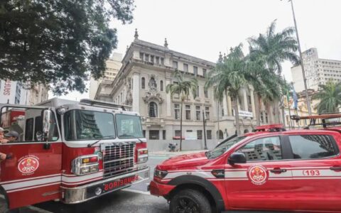 Incêndio atinge prédio da Faculdade de Direito da USP em São Paulo