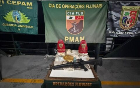 base-tiradentes-homem-e-preso-