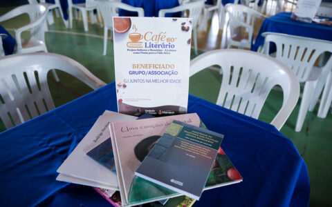 cafe-literario-entrega-kits-de