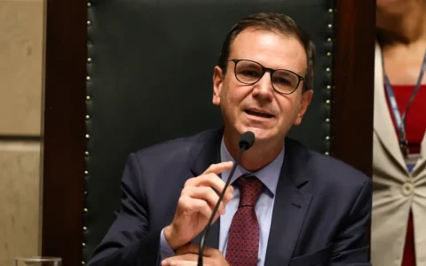 eduardo-paes-anuncia-saida-da-