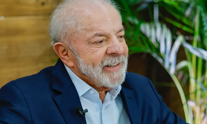 lula-assina-mp-que-libera-fgts