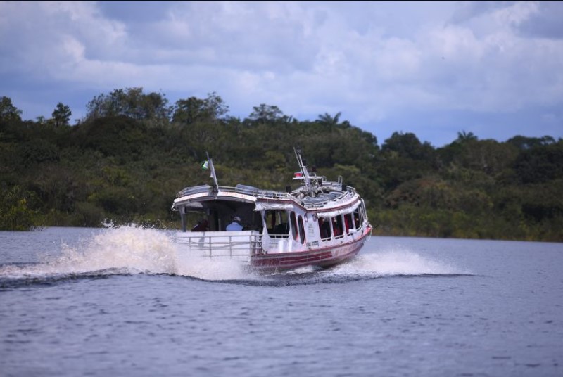 transporte-fluvial-de-pessoas-