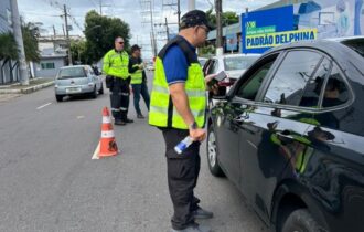 Prefeitura retira veículos que realizavam transporte irregular das ruas de Manaus