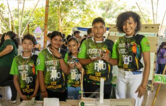 Professora ribeirinha de Manaus é finalista do Prêmio Professor Porvir