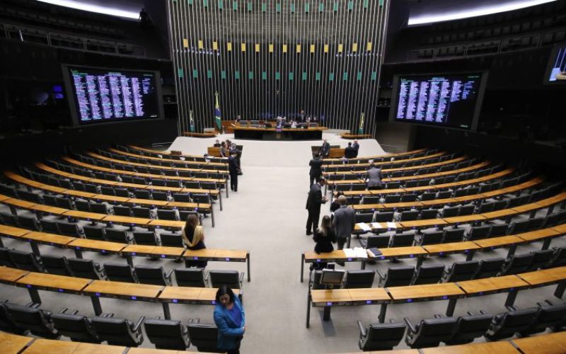 camara-aprova-mp-com-reajuste-