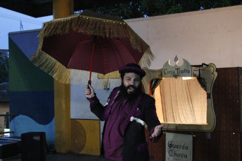 circo-teatro-guarda-chuva-leva
