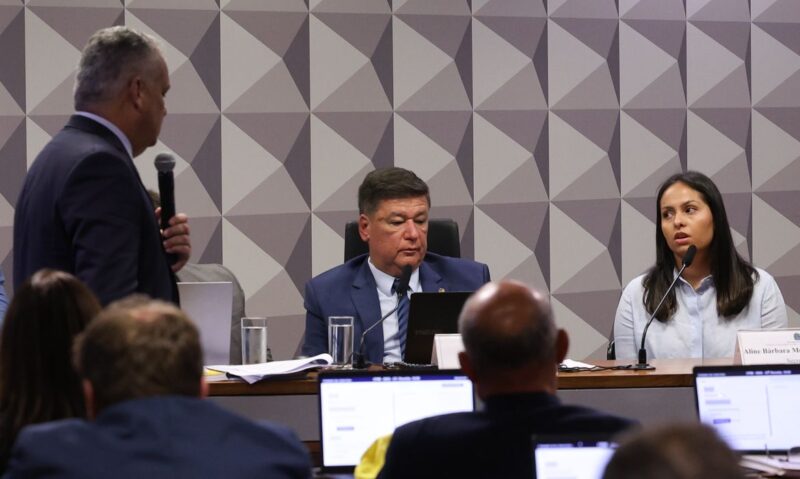 ex-secretaria-diz-que-acessava