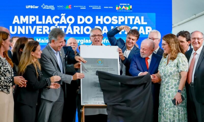 lula-participa-de-entrega-em-h