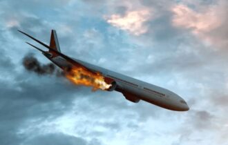 motor-de-aviao-explode-e-pilot