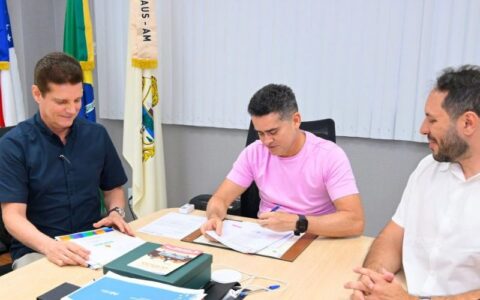 David Almeida assina ato de nomeação de mil aprovados no concurso da Semed