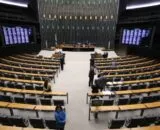 camara-aprova-mp-com-reajuste-