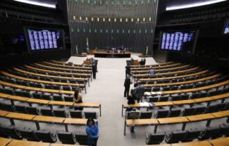 camara-aprova-mp-com-reajuste-