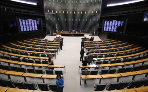 camara-aprova-mp-com-reajuste-