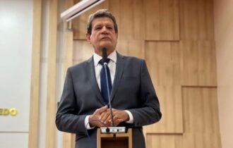 Prefeito de Presidente Figueiredo é multado pelo TCE-AM por falta de transparência