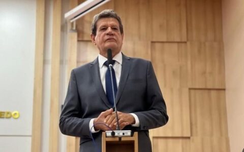 Prefeito de Presidente Figueiredo é multado pelo TCE-AM por falta de transparência
