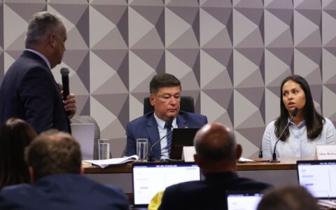 ex-secretaria-diz-que-acessava