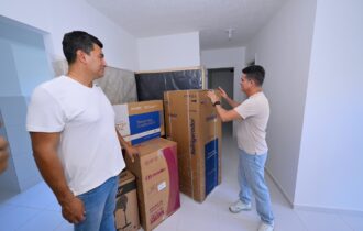 prefeito-apresenta-casas-mobil