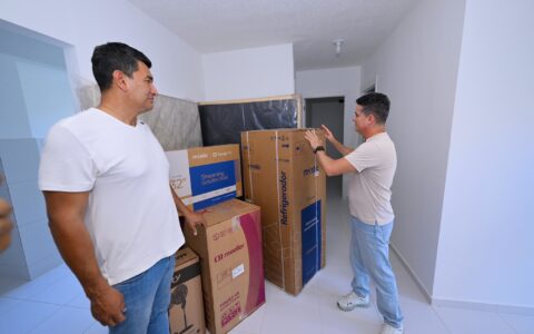 prefeito-apresenta-casas-mobil