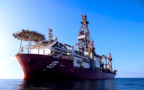 fundo-verde-atrasa-e-petroleo-