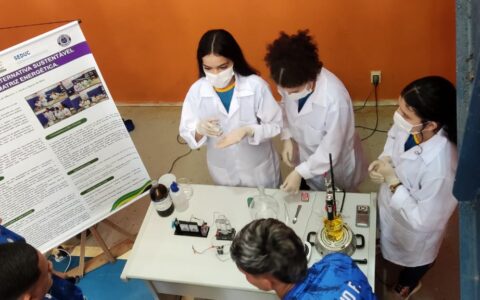 jovens-estudam-biocombustiveis