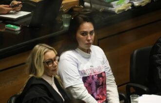monique-medeiros-se-entrega-a-