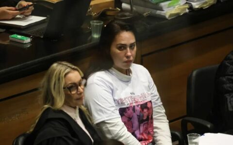 monique-medeiros-se-entrega-a-
